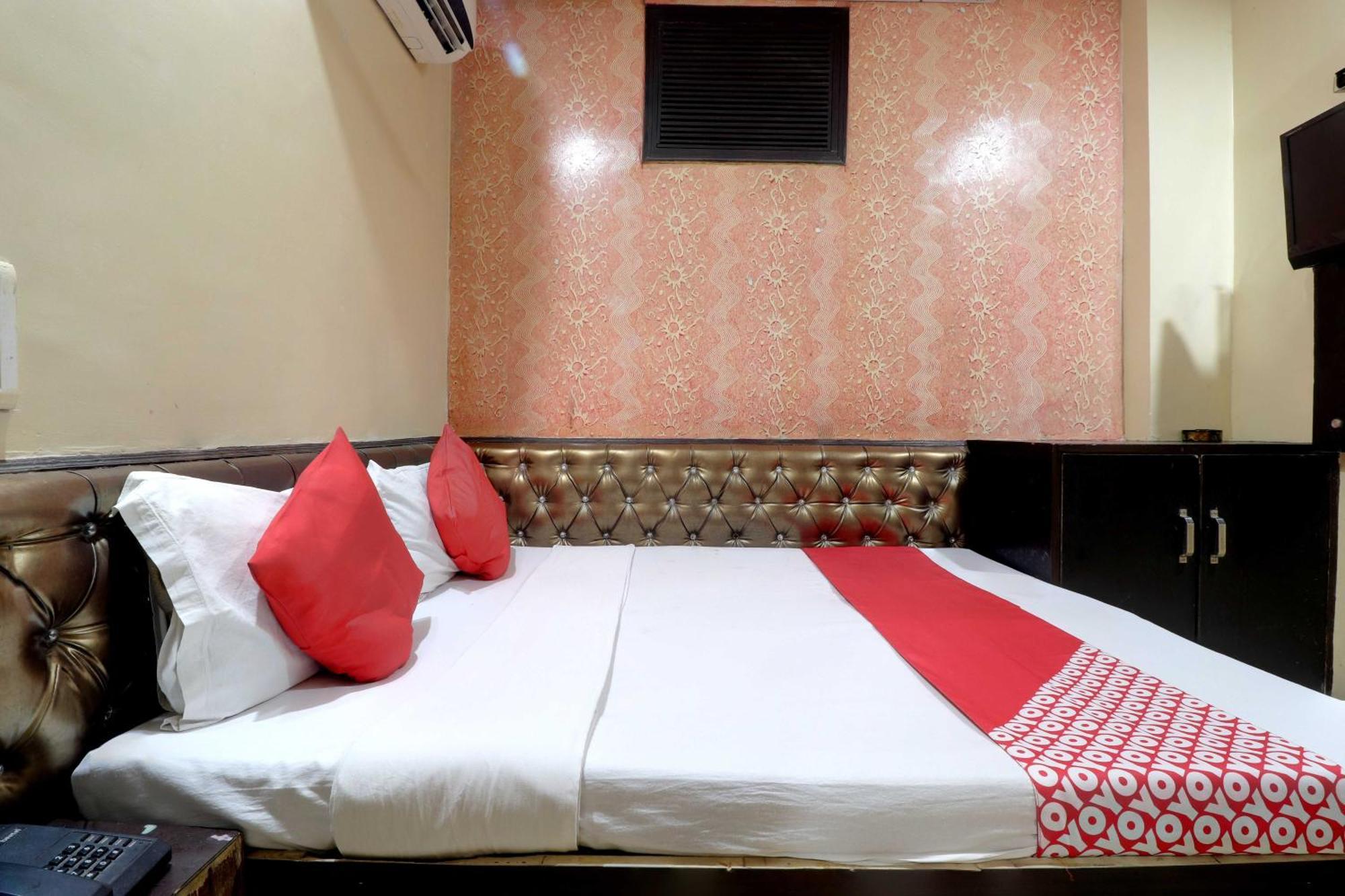 Oyo Flagship 81569 The Red Rose Inn Нью-Дели Экстерьер фото