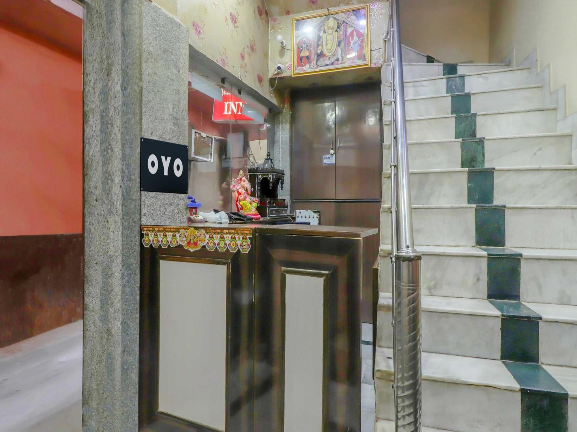 Oyo Flagship 81569 The Red Rose Inn Нью-Дели Экстерьер фото